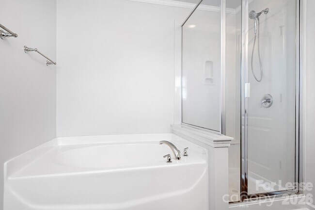 Building Photo - 2059 Blue Iris Dr