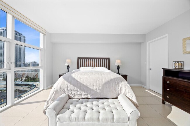 Building Photo - 1830 S Ocean Dr