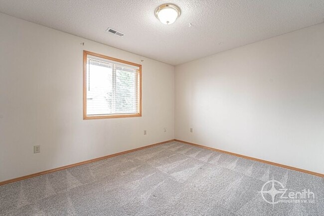 Building Photo - 10404 NE 65th Ave