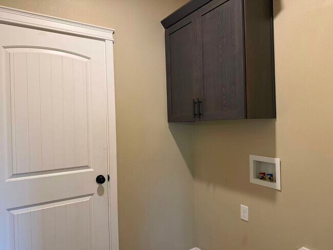 Building Photo - 3217 Gwen Ct SE