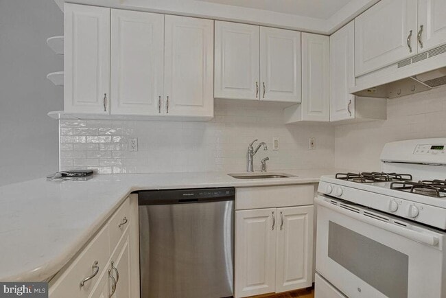 Building Photo - 2572 Riva Rd