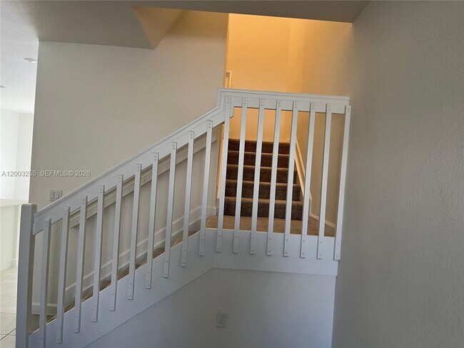 Building Photo - 2679 SE 25th Ter