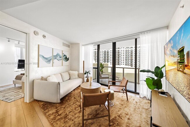 Primary Photo - 2201 Collins Ave
