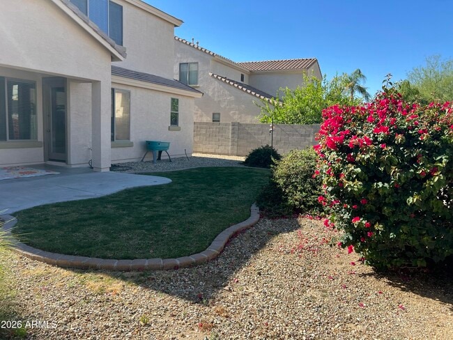 Building Photo - 6734 W Blackstone Ln