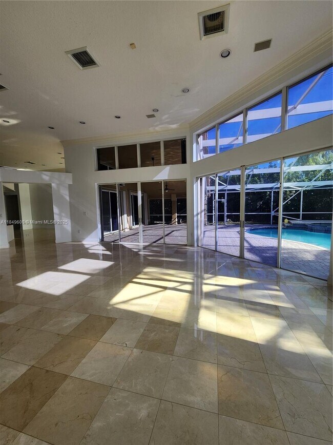 Building Photo - 620 Laurel Ln