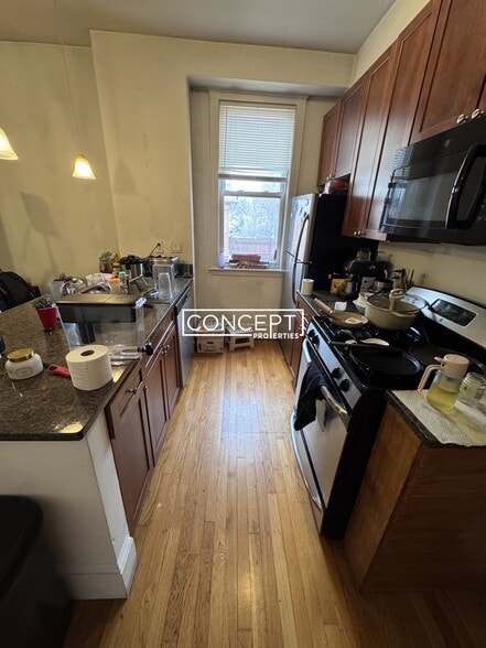 Building Photo - 38 Newton St