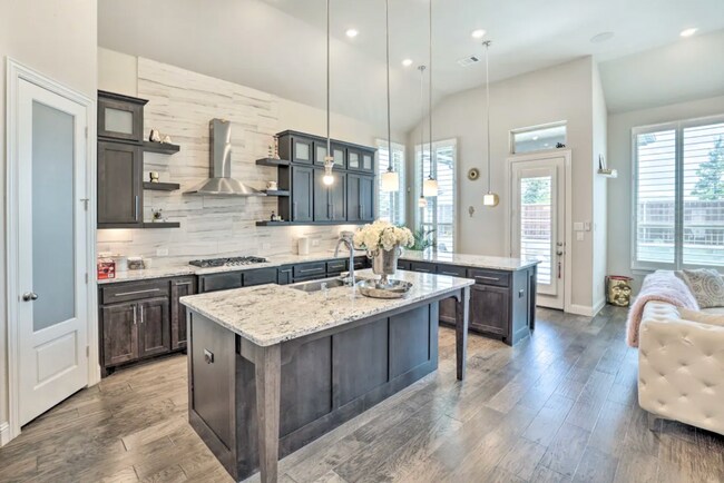 Building Photo - 1563 Jocelyn Dr