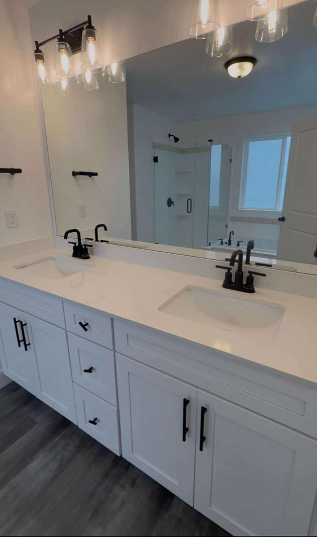 Building Photo - Spacious 4-Bedroom Home for Rent – Prime Location!