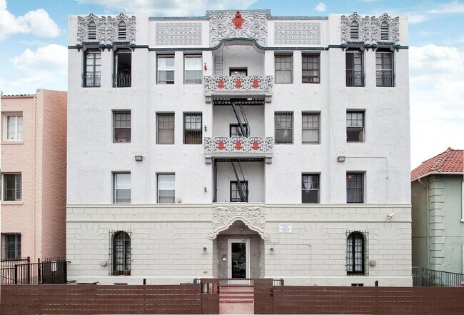 Primary Photo - 250 S Kenmore Ave