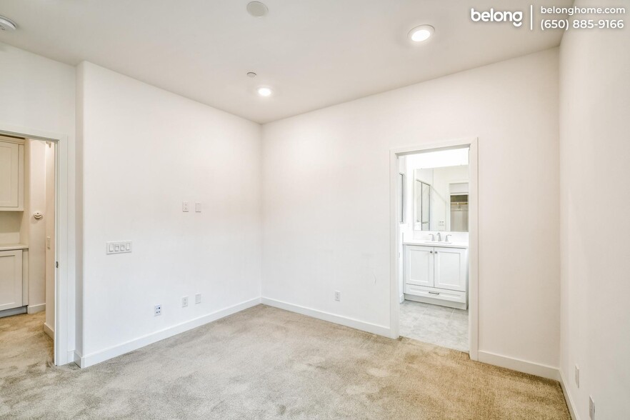 Building Photo - 1523 St Simon Cir