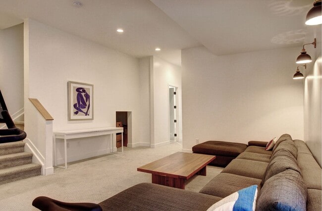 Building Photo - Luxury Living in the heart of Platte Park, 5bds, 4bas - Custom Finishes around every corner