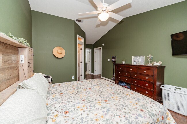 Building Photo - 425 Whirlaway Ct
