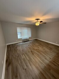 Building Photo - 744 W Gordon Terrace