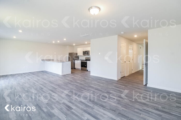Building Photo - 460 Waterview Ct