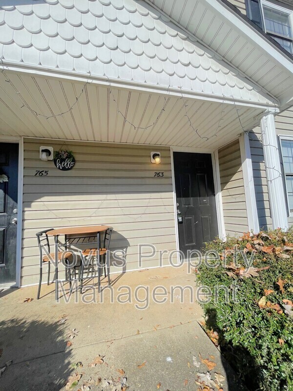 Building Photo - 763 South St