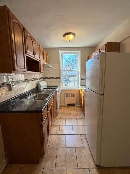 Primary Photo - 103 Chancellor Ave