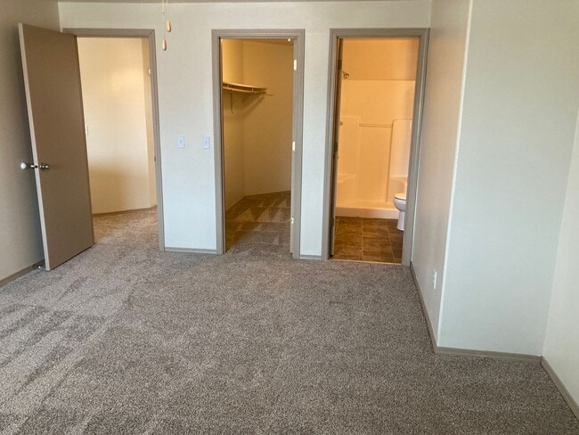 Building Photo - Three Bedroom Duplex in Keizer, Landcaping...