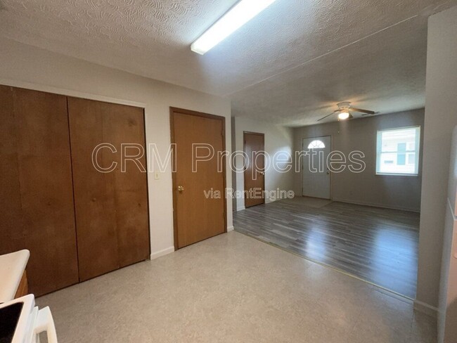 Building Photo - 1912 N Apperson Way