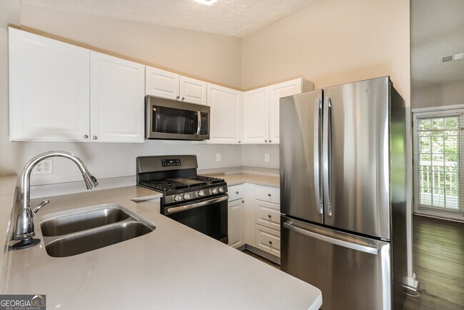 Building Photo - 353 Knollwood Ln