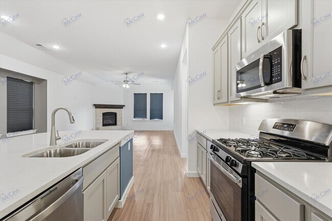 Building Photo - 3960 Chesapeake Ln