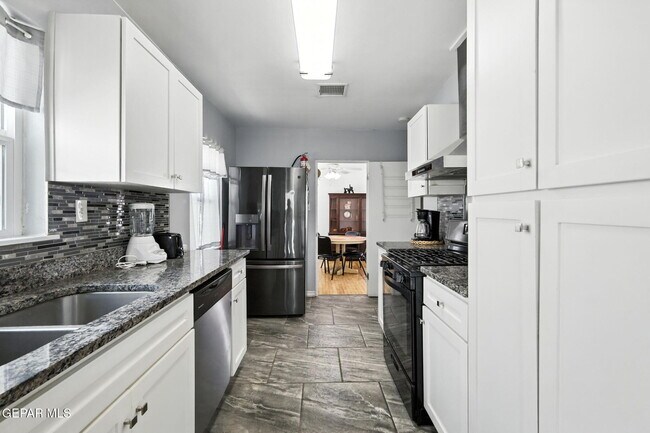 Building Photo - 4505 Pershing Dr