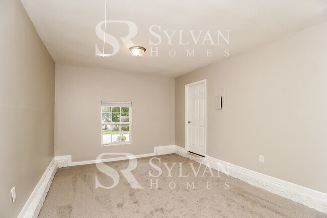 Building Photo - Where Charm Meets Comfort