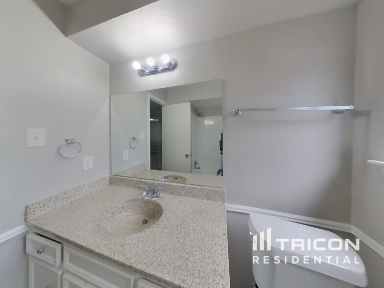 Building Photo - 6906 Falling Waters Dr