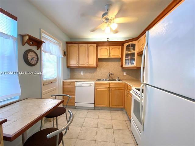 Building Photo - 608 NE 2nd St