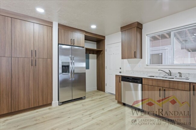 Building Photo - Recently Remodeled 3 bed 2 Bath Home in Ogden