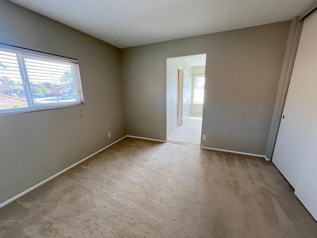 Building Photo - Large 4 bedroom home now available in Walnut