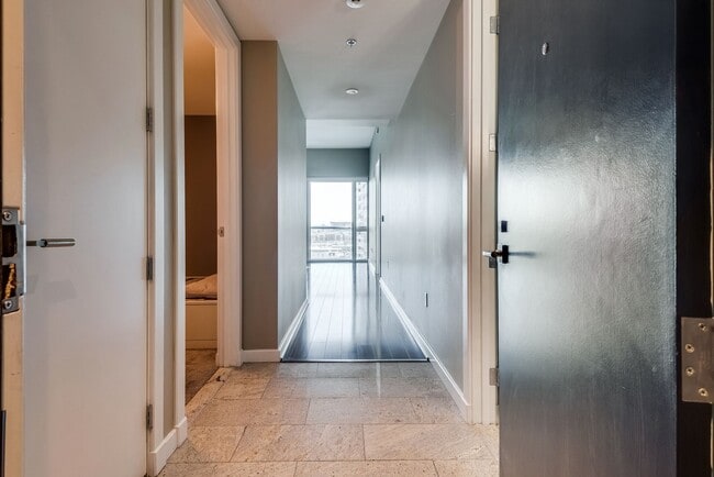 Building Photo - The Martin 1607-City/Strip Views from this...