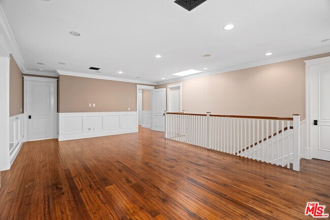 Building Photo - 117 S Burlingame Ave