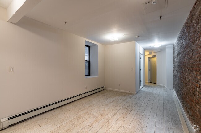 Interior Photo - 6 Saint Nicholas Ter