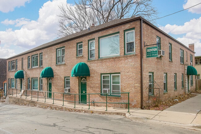 Primary Photo - 16 E Benton Ave