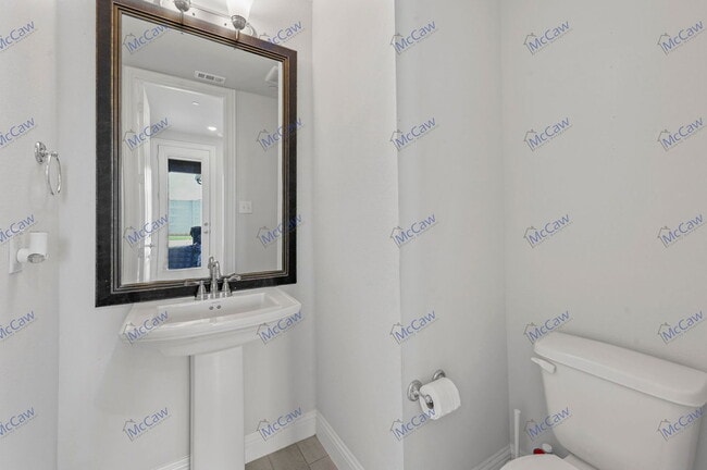 Building Photo - 807 Ponds Edge Ln