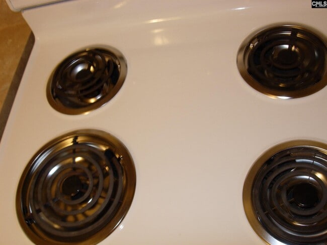 Building Photo - 704 S Bonham Rd