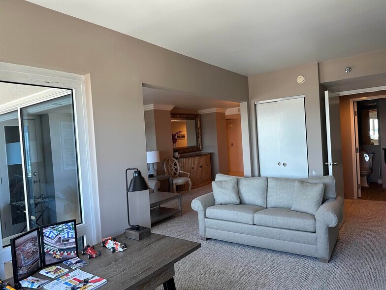 Building Photo - 525 E Seaside Way