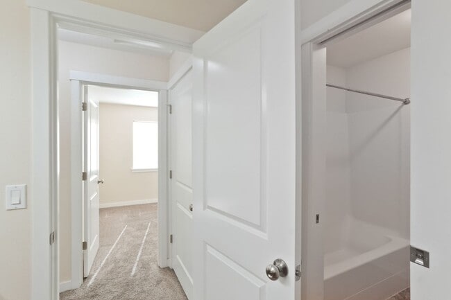 Building Photo - MOVE IN SPECIAL: HALF OFF FIRST MONTH'S RE...