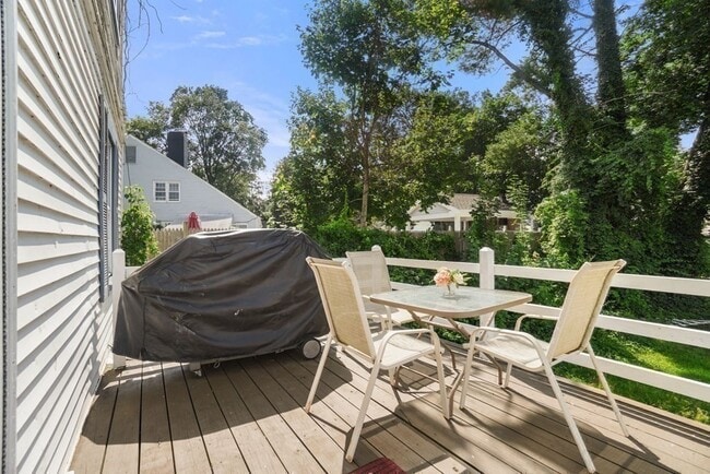 Building Photo - 318 Concord St