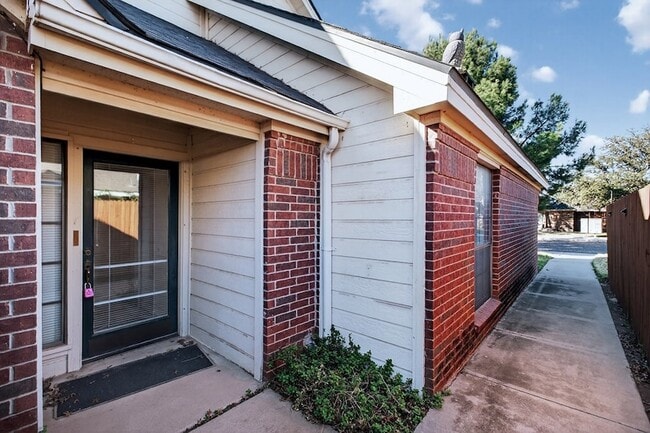 Building Photo - 1709 Castleford Rd