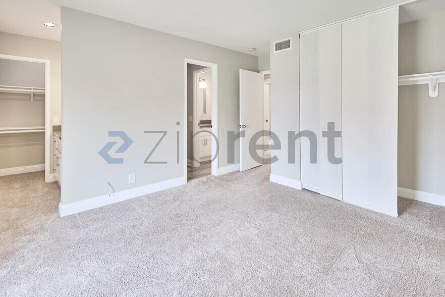Building Photo - Unit