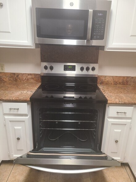 Stove (Electric) Flat Surface - 11002 Hammerly Blvd