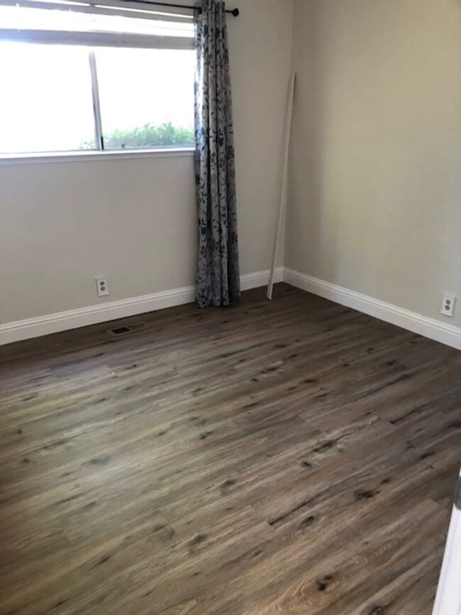 Building Photo - Single Story Home in a Desirable Neighborhood