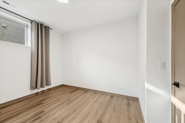 Building Photo - 4321 N Cicero Ave