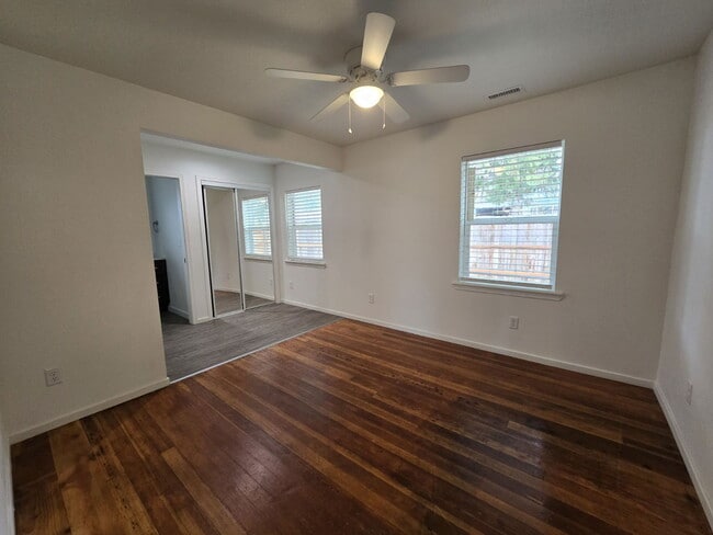 Building Photo - 323 Branton St