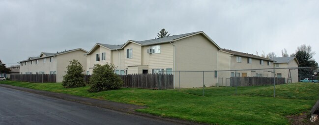 Building Photo - Meadow Green