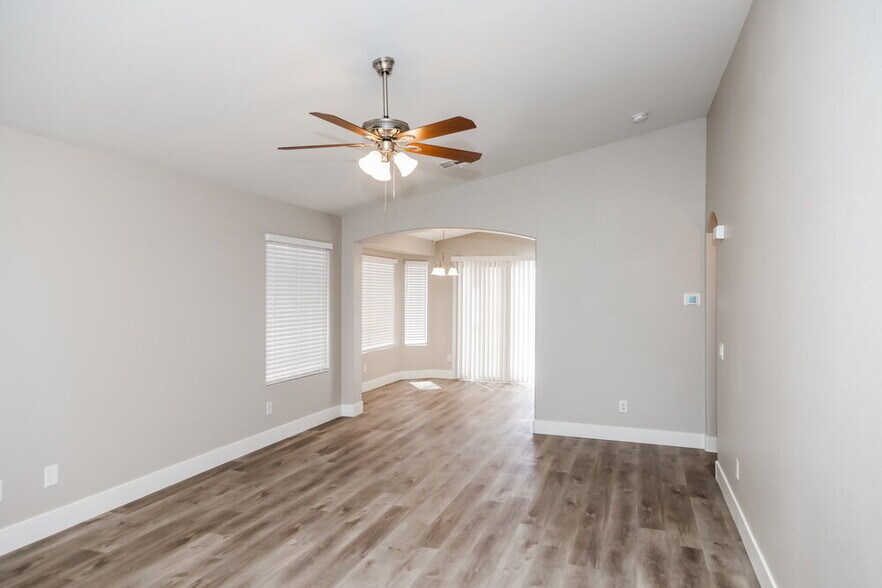 Building Photo - 5023 Benezette Ct