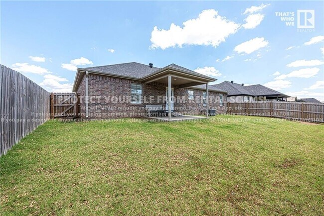 Building Photo - 533 Brinley St