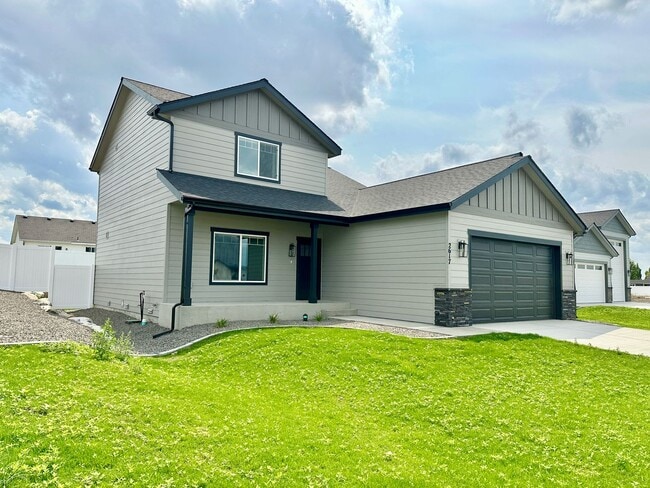Building Photo - Newly Built 4-Bedroom Home | Chef’s Kitche...
