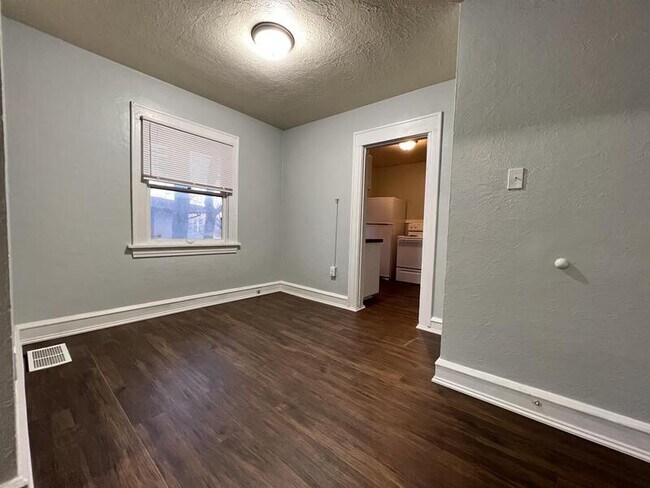 Building Photo - 1503 2nd Ave SE